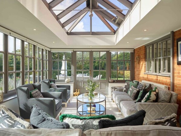 House - The Whistler s Perch - From 1100 Per Night (Henley-on-Thames)