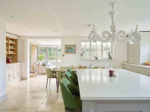 House - The Whistler s Perch - From 1100 Per Night (Henley-on-Thames)