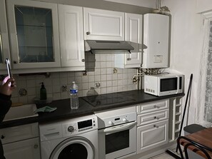 Gemeinsamer Schlafsaal, Mehrere Betten | Eigene Kochnische