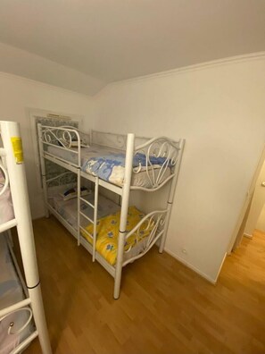 1 bed in a shared dormitory 5 people | 1 bedroom, free WiFi