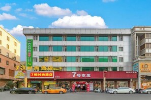 Exterior - 7 Inn Fashion Hotel (Foshan Xilushan Eternal Love Branch) (Foshan)