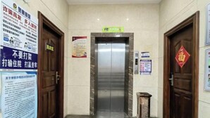 Imej tidak diklasifikasikan, 2 daripada 48, butang