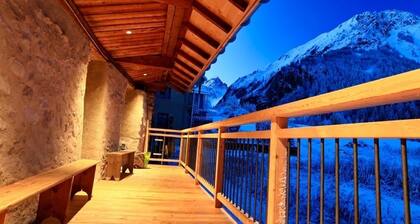 Chalet LOUIS and ROSALIE, sleeps 10, VALLOIRE, nature, authenticity, standing.