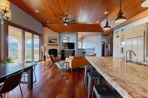 Interior - Spacious Luxury Retreat: Ideal for Groups, Families & Couples Seeking Serenity (Austin)