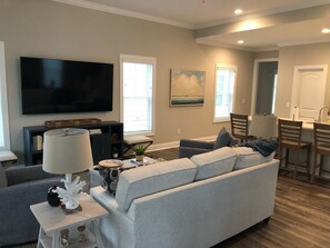 Smart TV, fireplace, table tennis