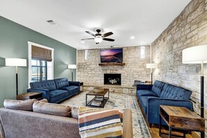 Smart TV, fireplace, ping pong, books