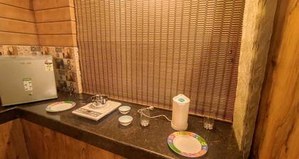 Private Cottage near Mall Road + Mountain view