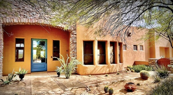 المنطقة المحيطة بالمنشأة