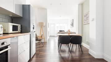 Fridge, oven, stovetop, toaster