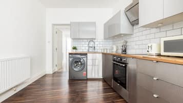 Fridge, oven, stovetop, toaster