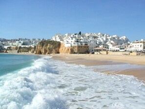 Sun loungers - Imposing Villa on Club Albufeira with Private Pool and Free Wifi (Albufeira)