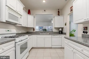 Refrigerador, microondas, horno y lavavajillas