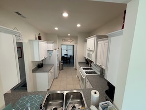 Refrigerador, microondas, horno y lavavajillas