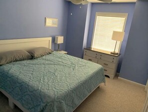 3 chambres, bureau, fer et planche à repasser, accès au Wi-Fi (inclus)
