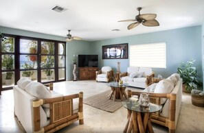 Living area - SEA ESTA VILLA at SHORE POINTE (Cupecoy)