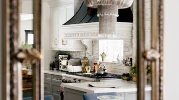 Frigorífico, horno, placa de cocina y lavavajillas