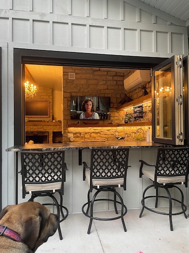 Charming, home-away-from home; minutes from Langdon Hall, Roseville Estate, 401