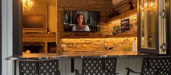 Charming, home-away-from home; minutes from Langdon Hall, Roseville Estate, 401