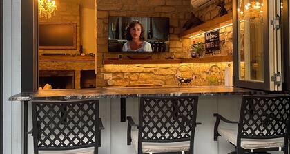 Charming, home-away-from home; minutes from Langdon Hall, Roseville Estate, 401