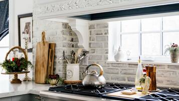 Geladeira, fogão, cooktop, lava-louças