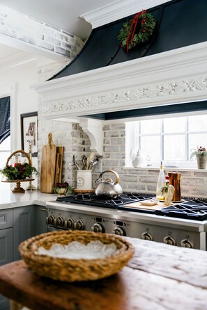 Kühlschrank, Ofen, Herdplatte, Geschirrspüler