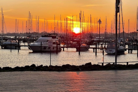 Marina. Ostseeglück Heiligenhafen – Near beach with lake access