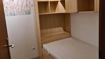 2 bedrooms, iron/ironing board, free WiFi