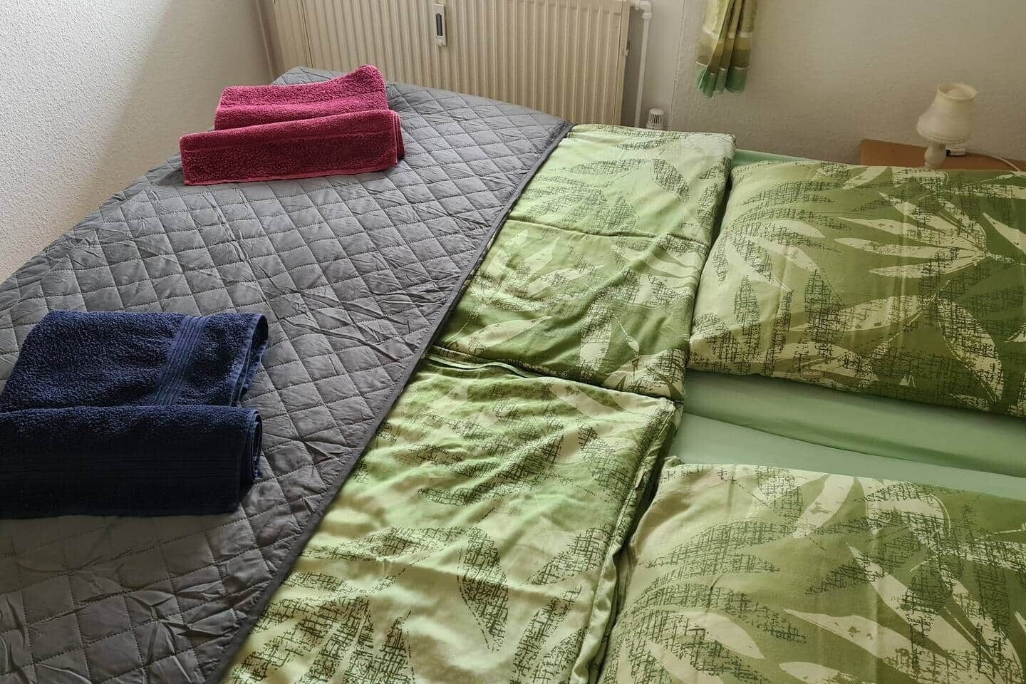 2 bedrooms, iron/ironing board, free WiFi