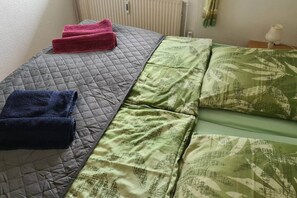2 bedrooms, iron/ironing board, free WiFi