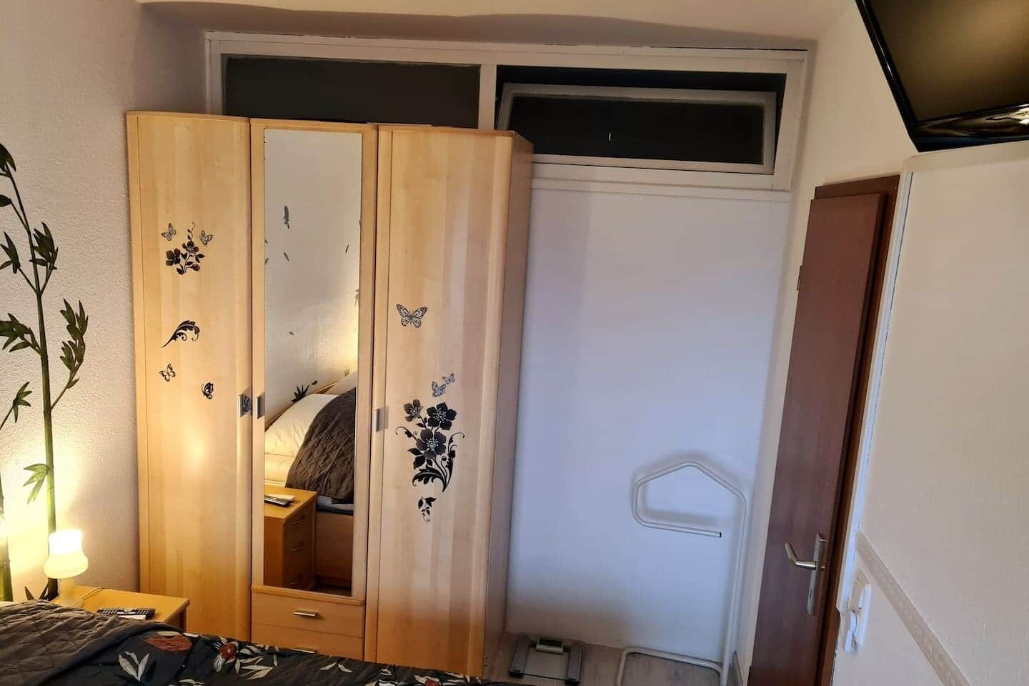 2 bedrooms, iron/ironing board, free WiFi