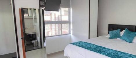 3 chambres, bureau, Wi-Fi gratuit, draps fournis