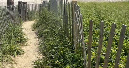 Salty Air & Beautiful Marsh Views: Paradise!