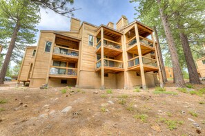Exterior - Condo with private balcony, gas fireplace, & washer/dryer (Truckee)