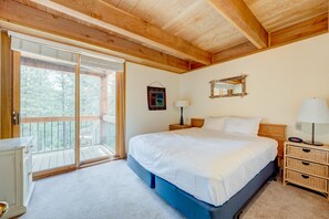 3 bedrooms, Internet, bed sheets - Condo with private balcony, gas fireplace, & washer/dryer (Truckee)