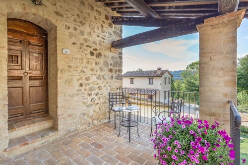 Country Resort in Montone with 1 bedrooms sleeps 3