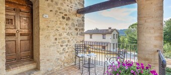 Country Resort in Montone with 1 bedrooms sleeps 3