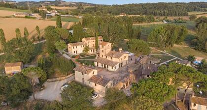 Country Resort in Montone with 1 bedrooms sleeps 3