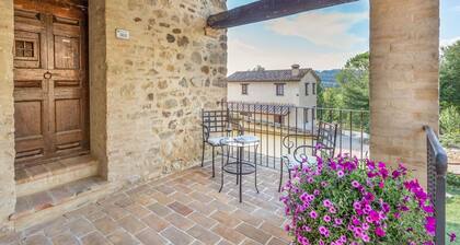 Country Resort in Montone with 1 bedrooms sleeps 3