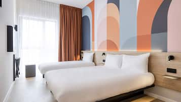 Triple Room, Accessible | Hypo-allergenic bedding, desk, blackout drapes, soundproofing