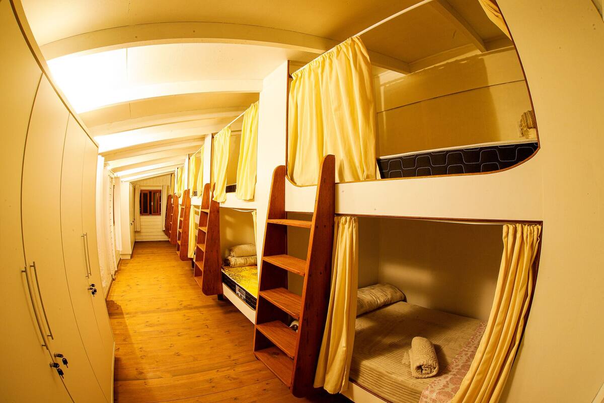 WiFi (free), individually furnished, bed sheets