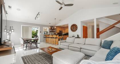 Spacious upscale 3 bedroom with hot tub and outdoor spaces!