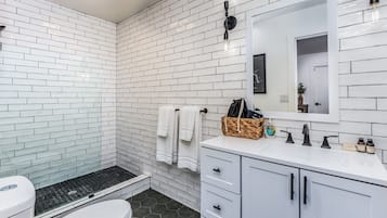 Luxury Studio Suite | Bathroom | Shower, hair dryer, bathrobes, towels