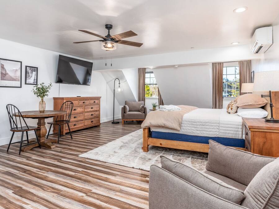 60-inch Smart TV with digital channels, TV, Netflix