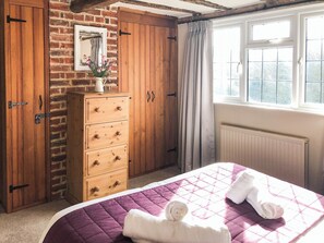 2 bedrooms, free WiFi, bed sheets - 2 bedroom accommodation in Tenterden (Tenterden)