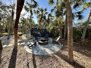 Property grounds - Cottage on Lemon Bay, Beach Access, Kayaks (Englewood)
