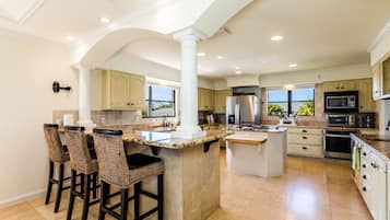 Frigorífic, microones, forn i placa de cuina