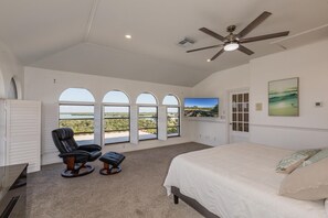 6 bedrooms, in-room safe, iron/ironing board, travel crib
