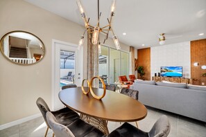 Dining - EPIC RESORT! Close 2 Disney! Private Splash Pool! 108 (Davenport)