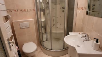 Secadora de cabello y papel de baño