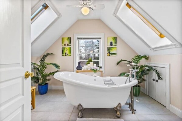 Jetted bath, hair dryer, towels, soap